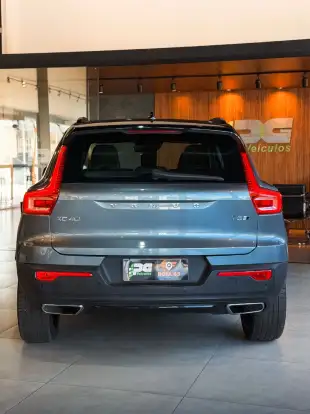 VOLVO-XC40-2018