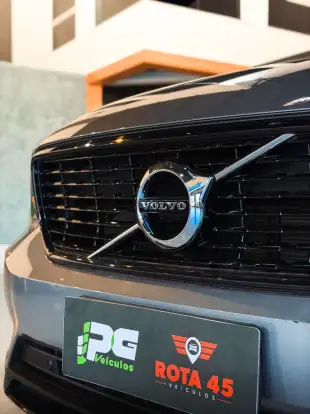 VOLVO-XC40-2018