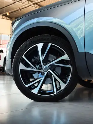 VOLVO-XC40-2018