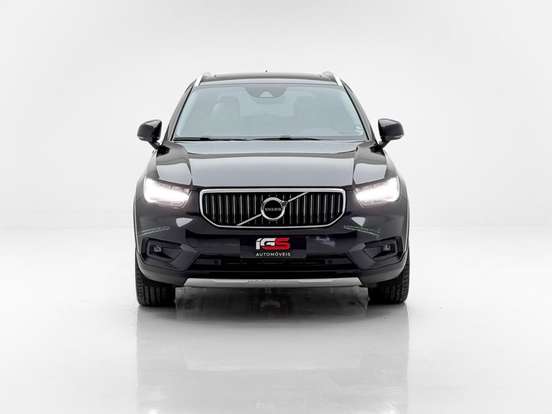 VOLVO-XC40-2020