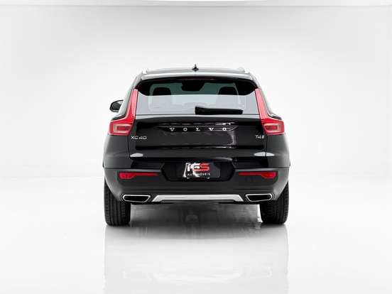 VOLVO-XC40-2020