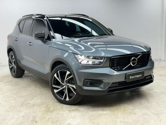 VOLVO-XC40-2018