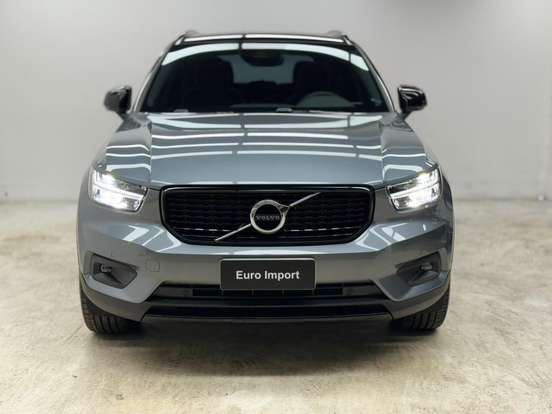 VOLVO-XC40-2018