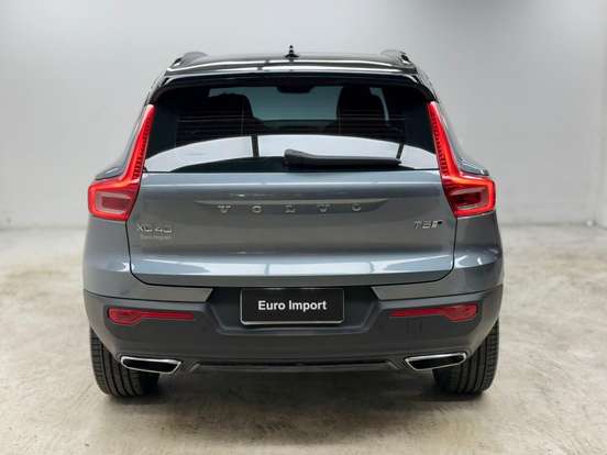 VOLVO-XC40-2018