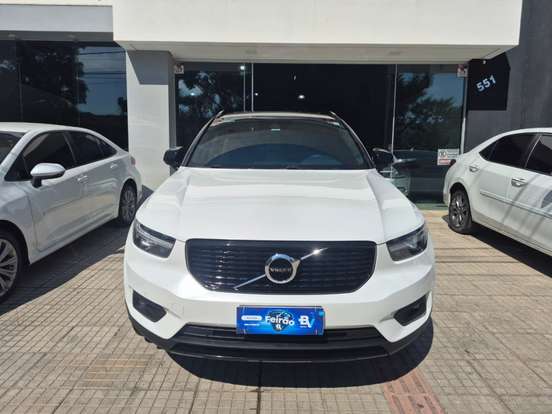 VOLVO-XC40-2019