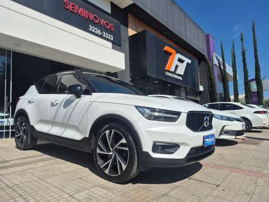 VOLVO-XC40-2019