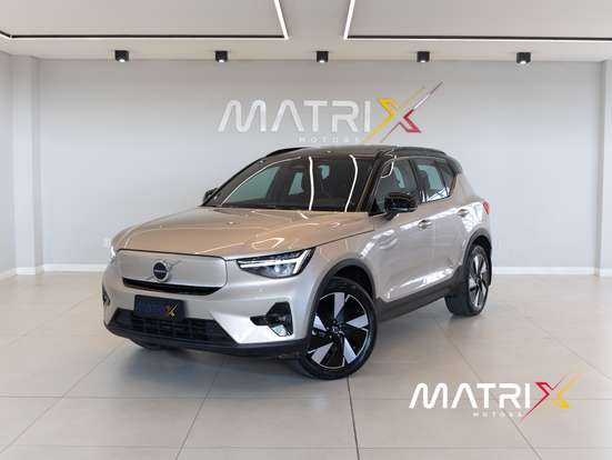 VOLVO-XC40-2023