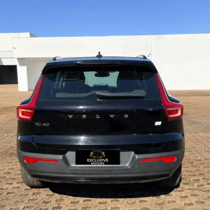 VOLVO-XC40-2022