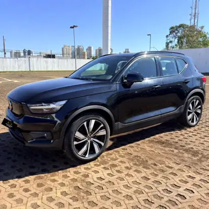 VOLVO-XC40-2022