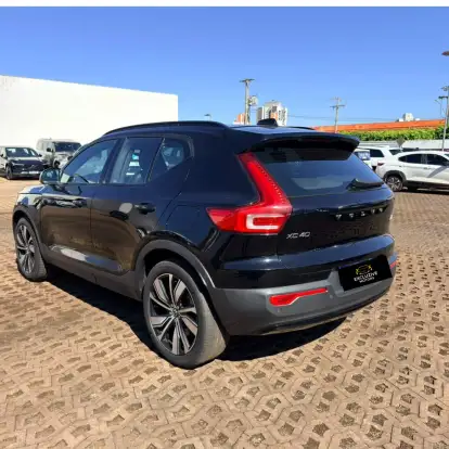 VOLVO-XC40-2022