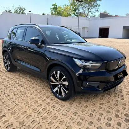 VOLVO-XC40-2022