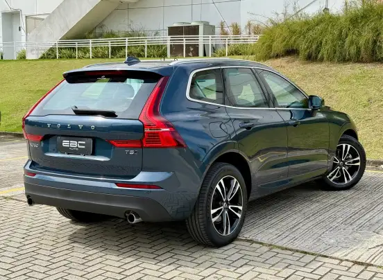 VOLVO-XC60-2017