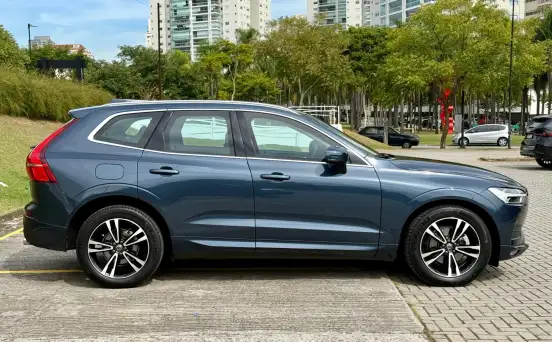VOLVO-XC60-2017