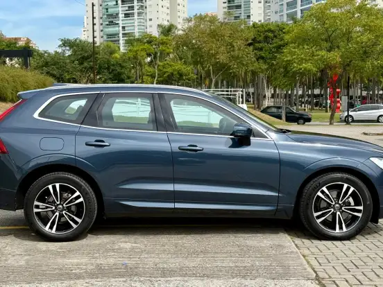 VOLVO-XC60-2.0 T5 GASOLINA MOMENTUM AWD GEARTRONIC VOLVO-XC60-2017