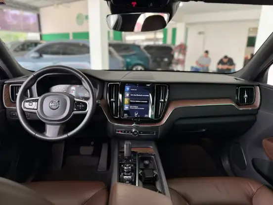 VOLVO-XC60-2021