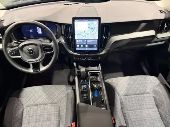 VOLVO-XC60-2025