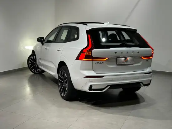 VOLVO-XC60-2025