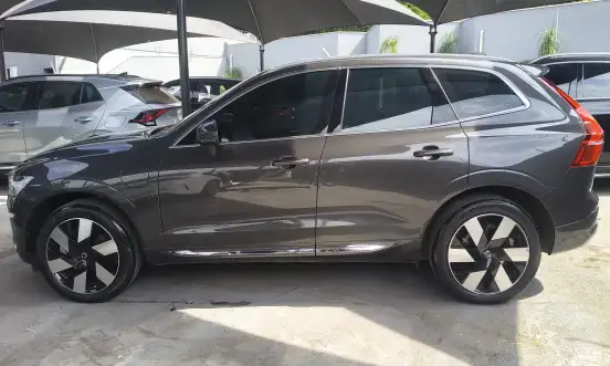 VOLVO-XC60-2023