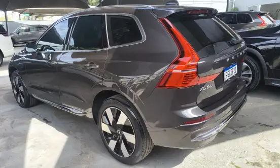 VOLVO-XC60-2023
