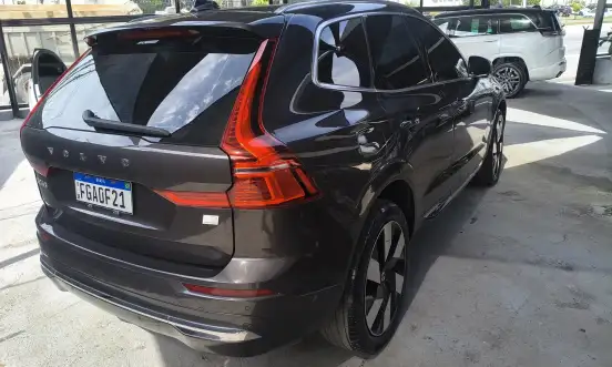 VOLVO-XC60-2023