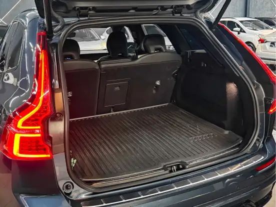 VOLVO-XC60-2022