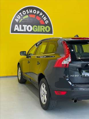 VOLVO-XC60-2011
