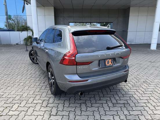 VOLVO-XC60-2.0 T5 GASOLINA MOMENTUM AWD GEARTRONIC VOLVO-XC60-2018
