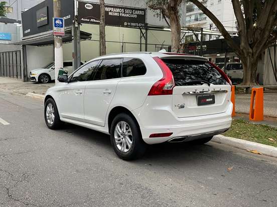 VOLVO-XC60-2016