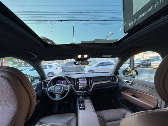 VOLVO-XC60-2022