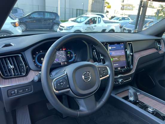 VOLVO-XC60-2022