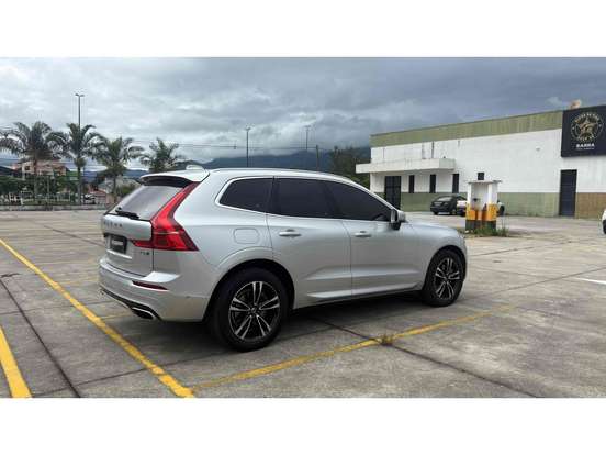 VOLVO-XC60-2018