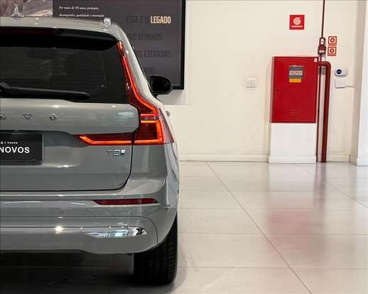 VOLVO-XC60-2025