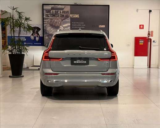 VOLVO-XC60-2025