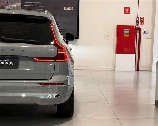 VOLVO-XC60-2025