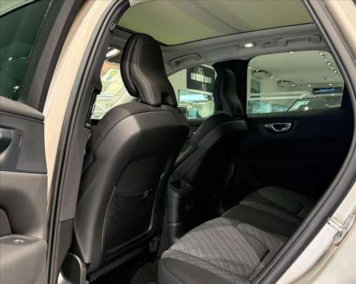 VOLVO-XC60-2025