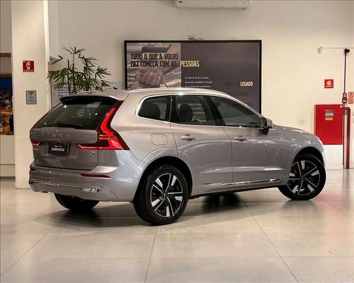 VOLVO-XC60-2025