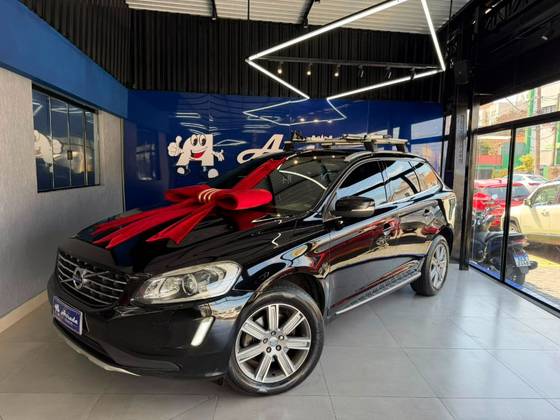 VOLVO XC60 2.4 D5 KINETIC DIESEL AWD 4P AUTOMÁTICO