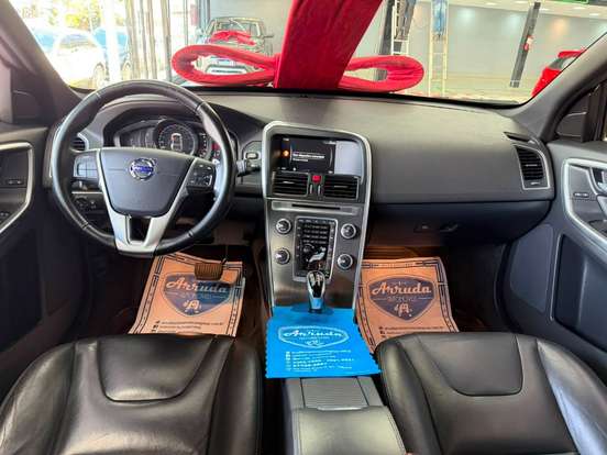 VOLVO-XC60-2016