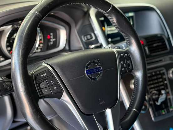 VOLVO-XC60-2.4 D5 KINETIC DIESEL AWD 4P AUTOMÁTICO VOLVO-XC60-2016