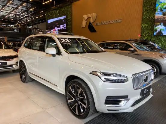 VOLVO-XC90-2023