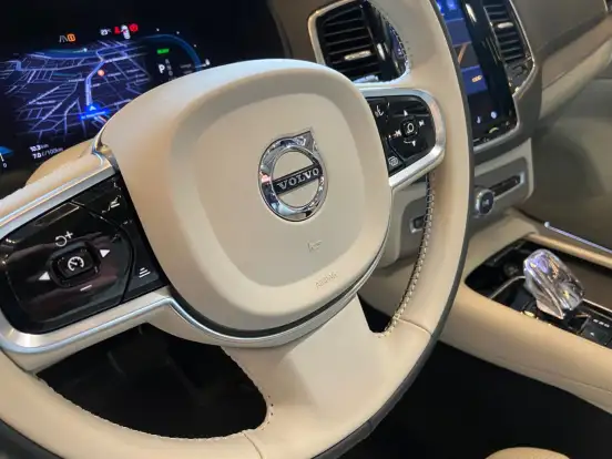 VOLVO-XC90-2023