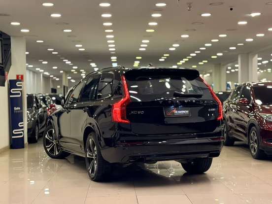 VOLVO-XC90-2018