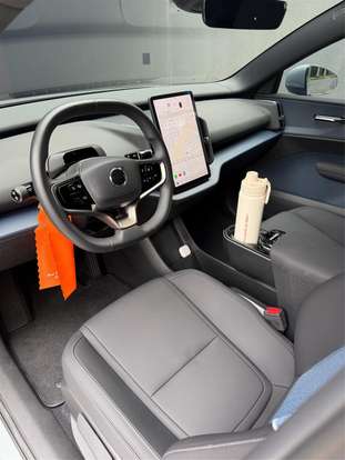 VOLVO-EX30-2024
