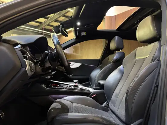 AUDI-A4-2022