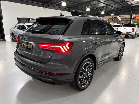 AUDI-Q3-2021