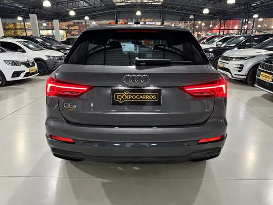AUDI-Q3-2021