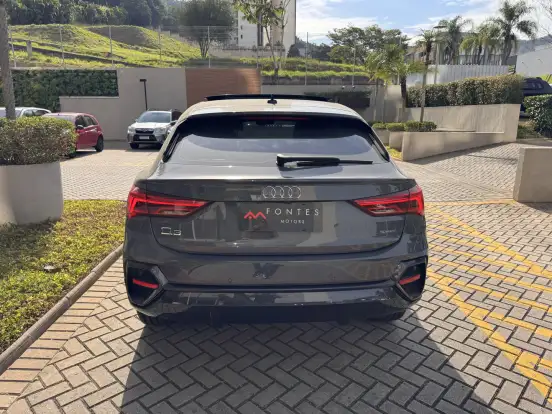 AUDI-Q3-2023