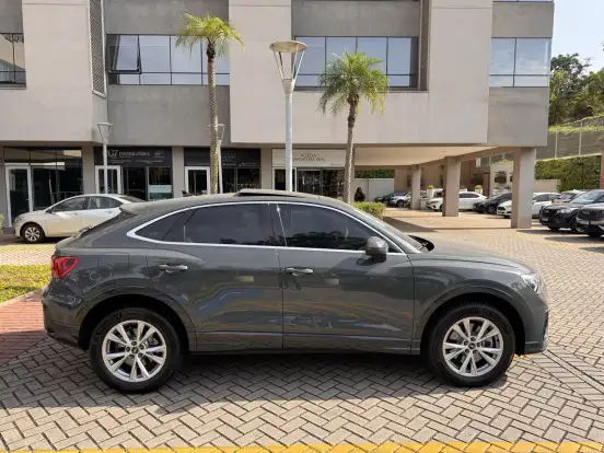 AUDI-Q3-2023