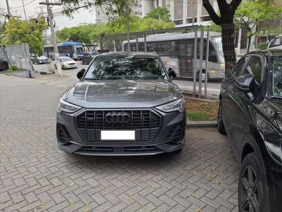 AUDI-Q3-2024