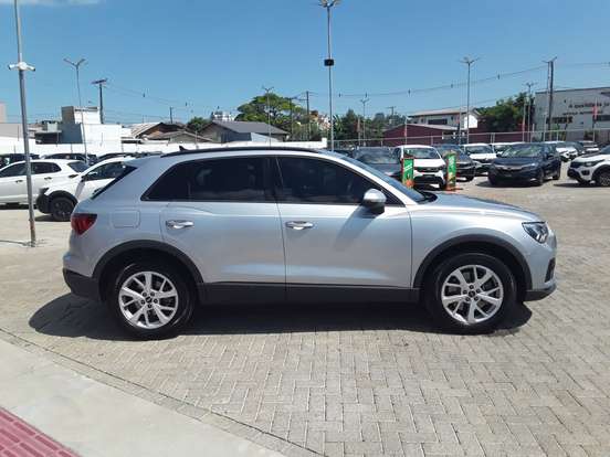 AUDI-Q3-2024